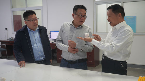新乡市凤泉区区委常委 纪委书记 监委主任 付小彬 莅临44118太阳成城集团公司 新乡红色心灵传习馆参观学习